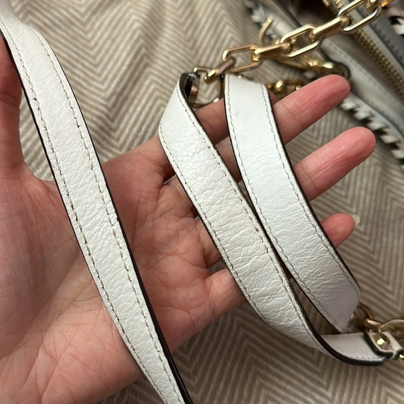 Summer Straw Michael Kors Handbag with White Leather Straps - Picture 5 of 17